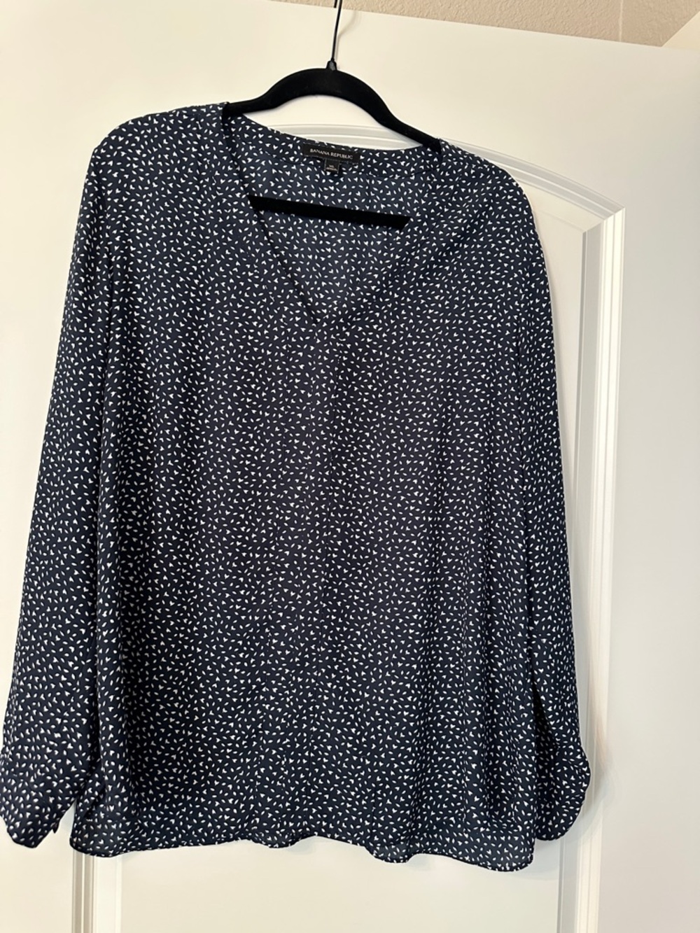 Banana Republic Navy V-Neck Printed Long Sleeve Blouse